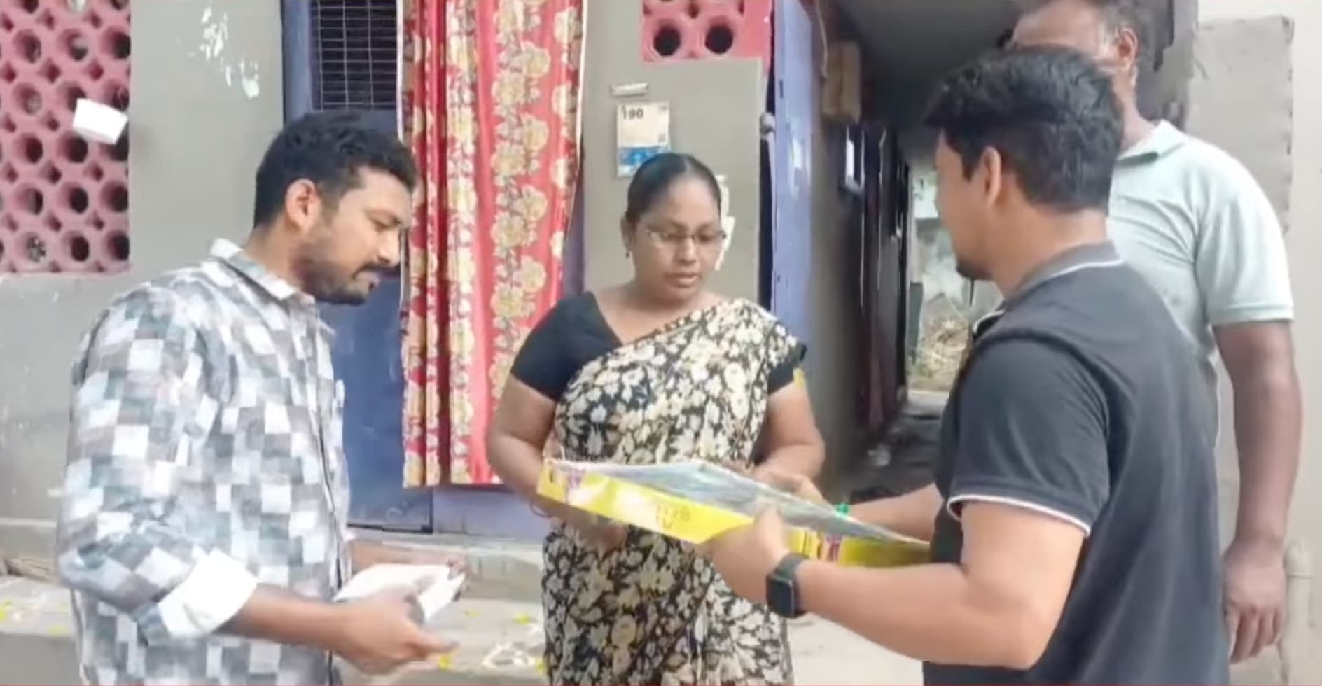 1500 sarees packaged for Rakhi festival gift